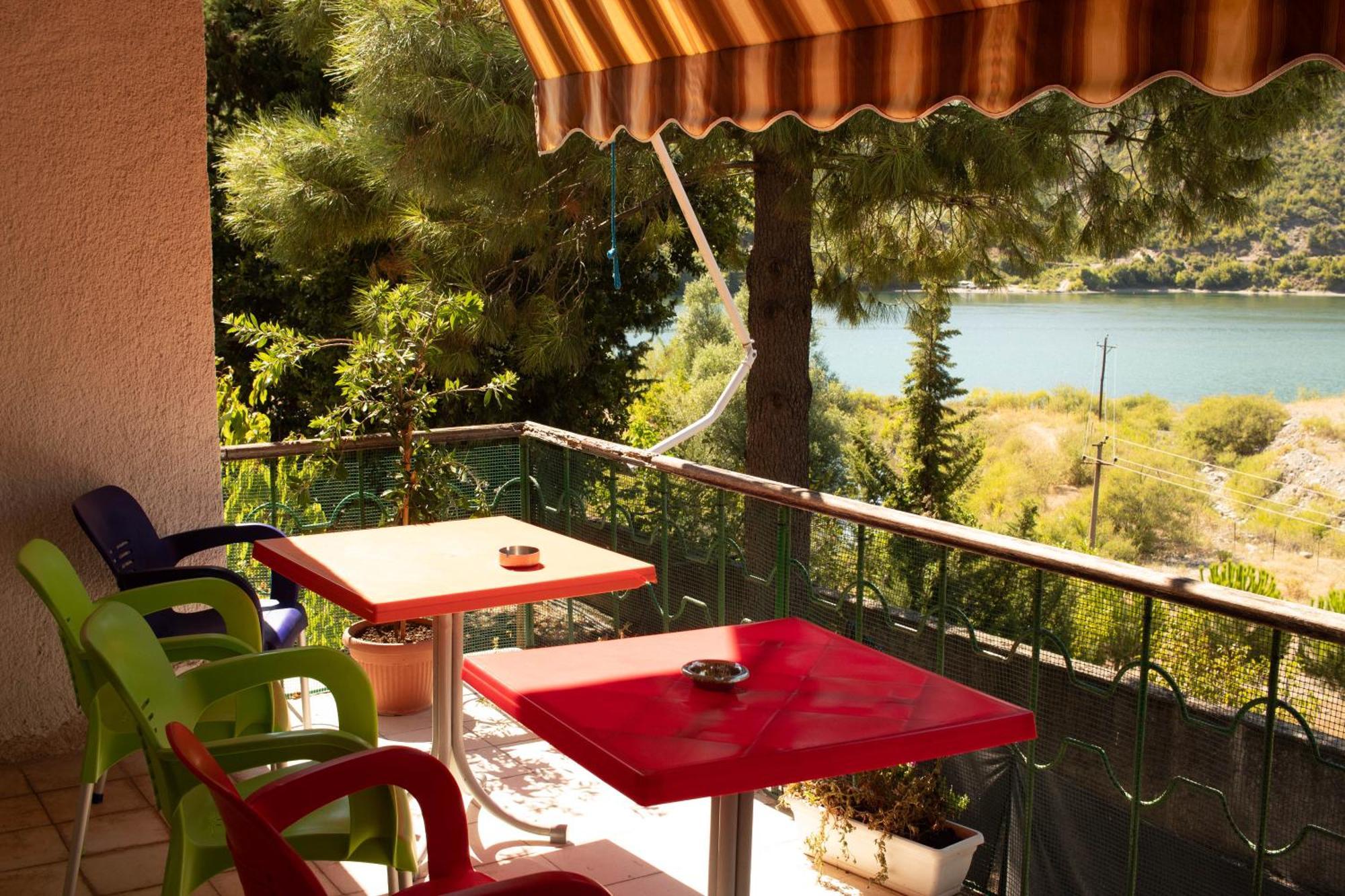 Agroturizem Hotel Vila Franceze Koman 外观 照片