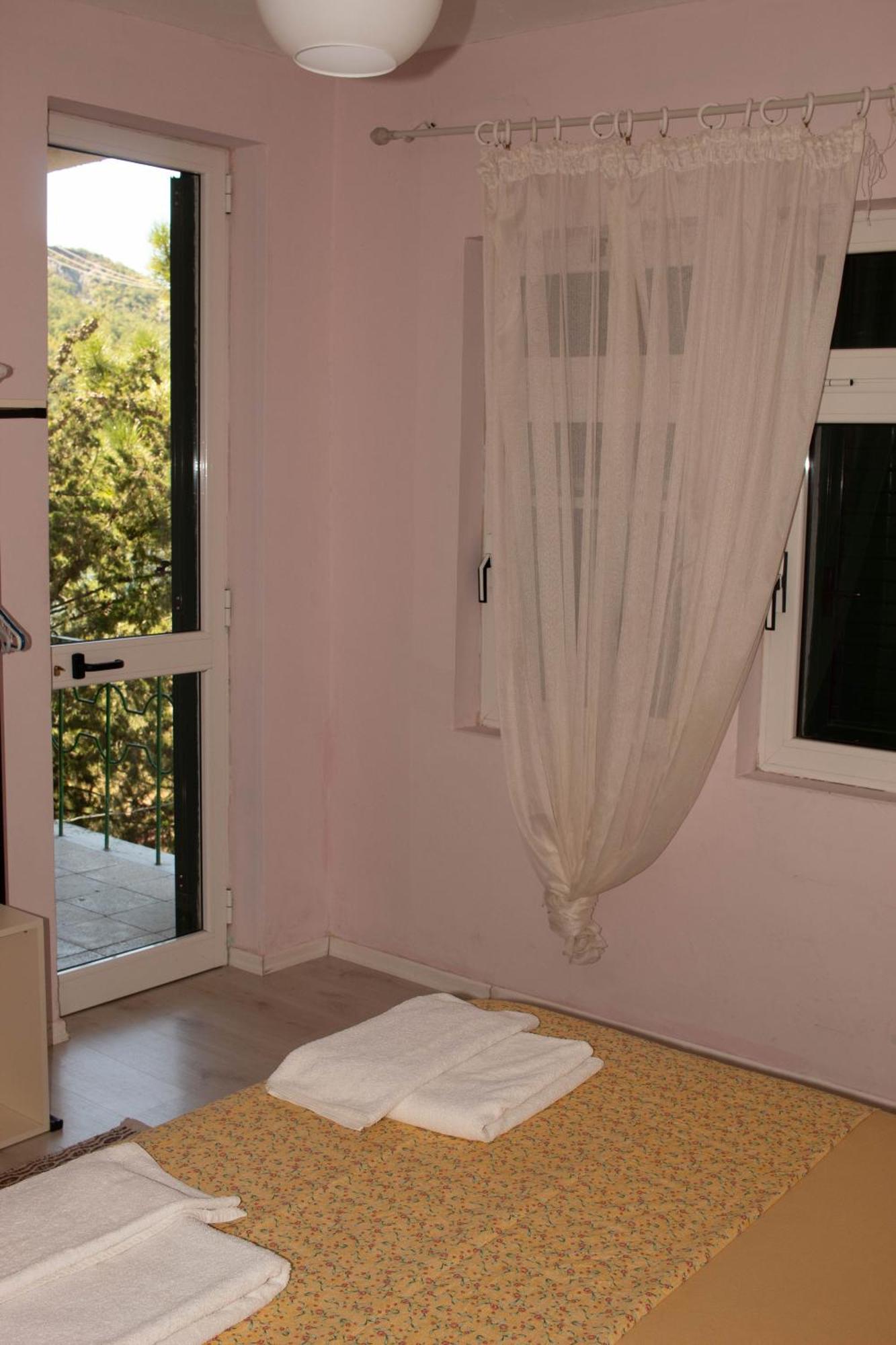 Agroturizem Hotel Vila Franceze Koman 外观 照片